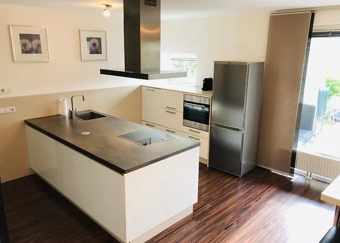 25H Garden Apartment Plus Private Beach